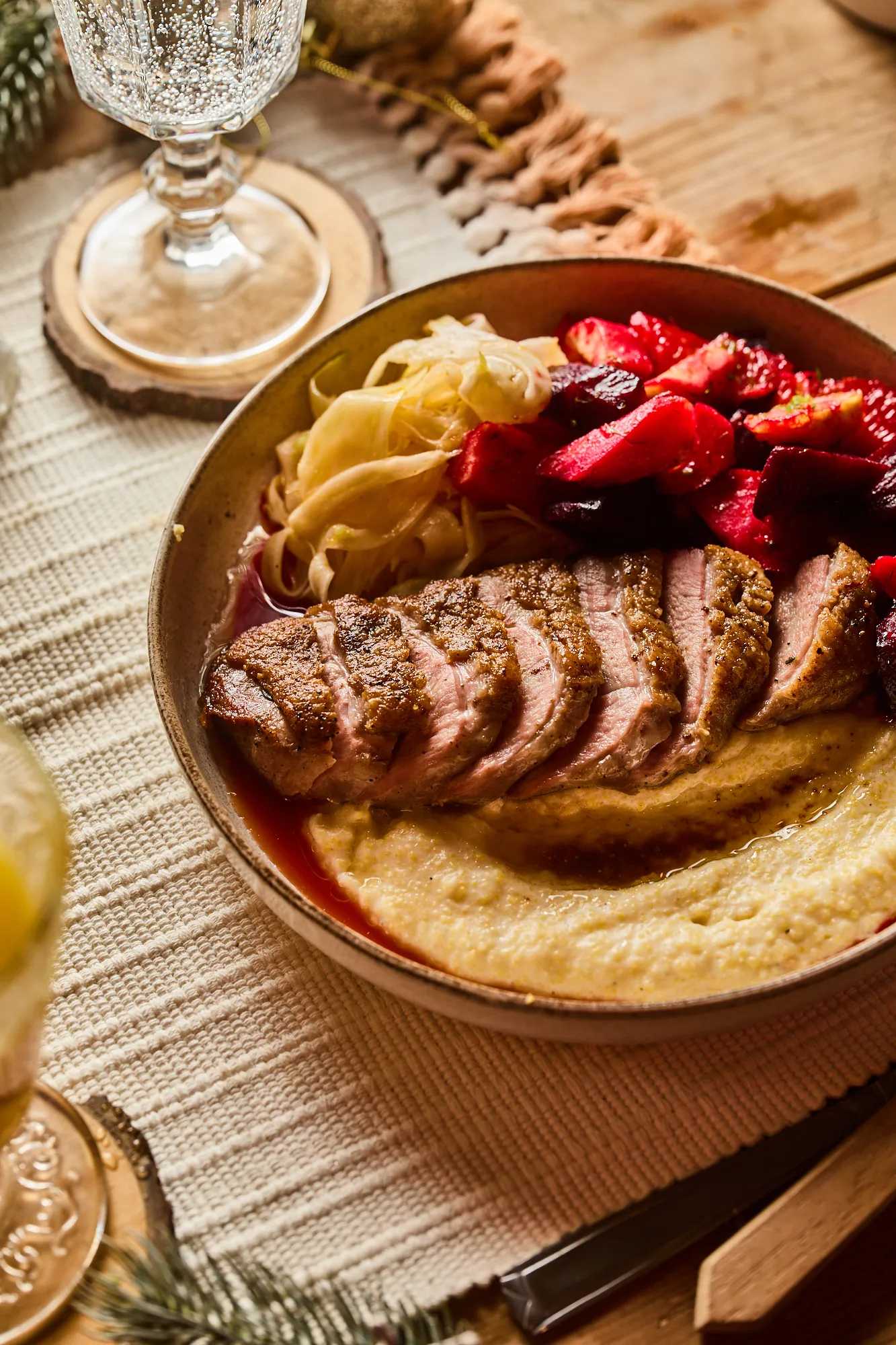 Rozé kacsamell ricottás puliszkával és citrusos édeskömény-salátával